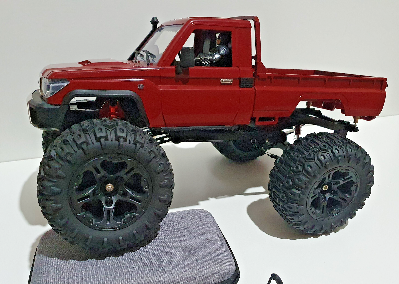 MN82 RC Rock Crawler MONSTER TRUCK Custom Build Toyota LC79 Upgraded