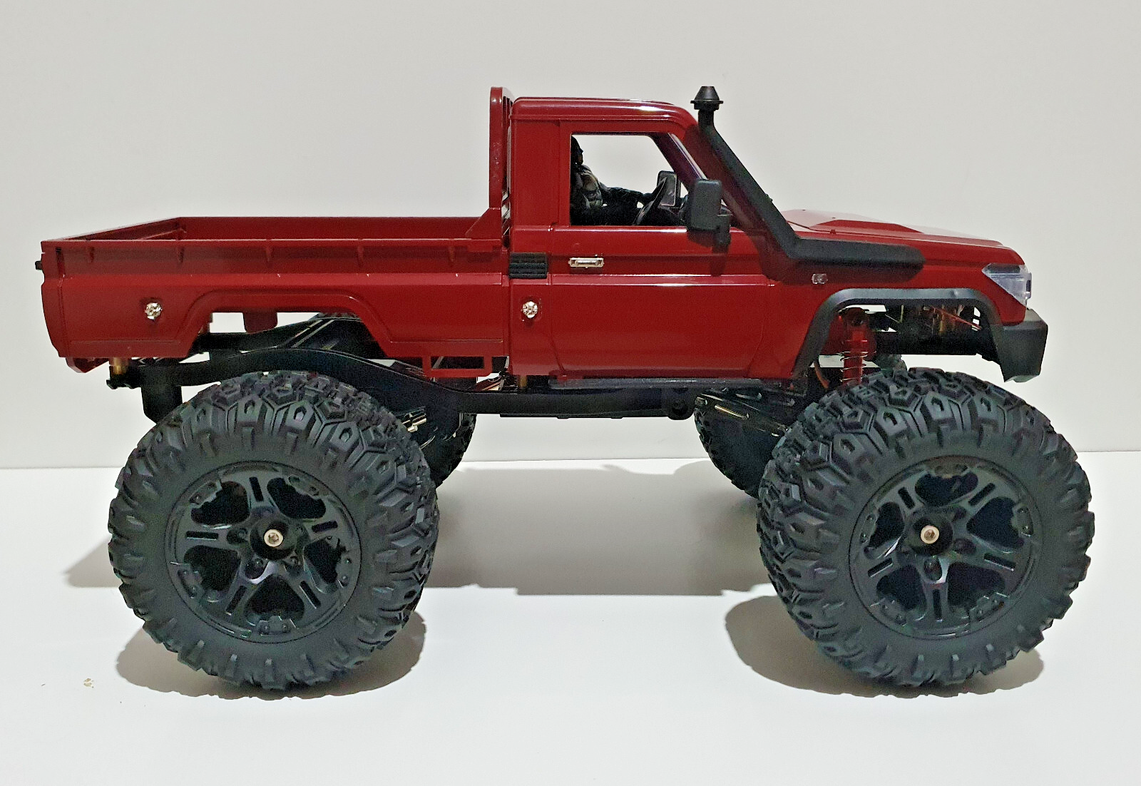 MN82 RC Rock Crawler MONSTER TRUCK Custom Build Toyota LC79 Upgraded